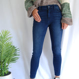 Amelia Skinny
