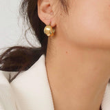 Amélie Round Huggie Earring